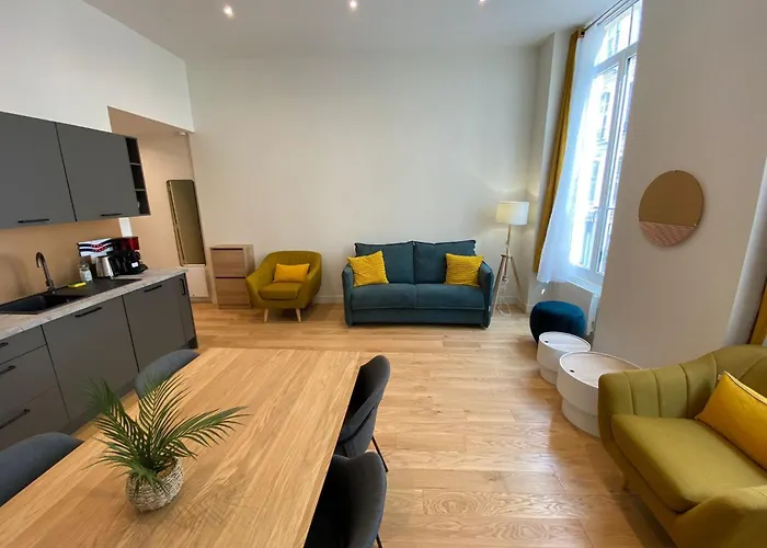 Apartment Aboukir Paris